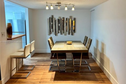 Condo in Sunny Isles Beach, Florida, 2 bedrooms № 1811156 - photo 4