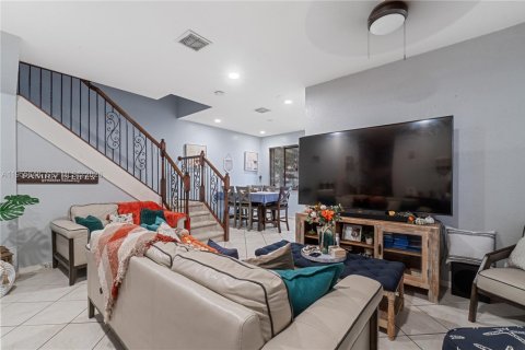 Купить таунхаус в Майами-Гарденс, Флорида 4 спальни, 156.91м2, № 2009574 - фото 3