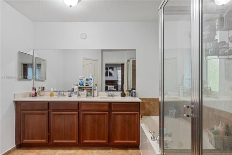 Купить таунхаус в Майами-Гарденс, Флорида 4 спальни, 156.91м2, № 2009574 - фото 12
