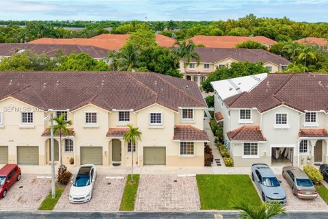 Купить таунхаус в Майами-Гарденс, Флорида 4 спальни, 156.91м2, № 2009574 - фото 2