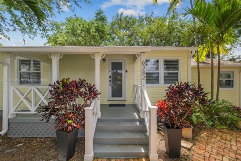 House in Miami, Florida 3 bedrooms, 93.83 sq.m. № 2065411 - photo 8