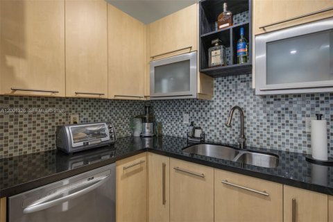 House in Miami, Florida 3 bedrooms, 93.83 sq.m. № 2065411 - photo 15