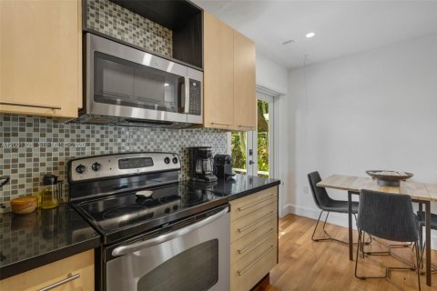 House in Miami, Florida 3 bedrooms, 93.83 sq.m. № 2065411 - photo 16