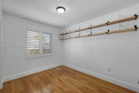 House in Miami, Florida 3 bedrooms, 93.83 sq.m. № 2065411 - photo 24