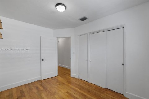 House in Miami, Florida 3 bedrooms, 93.83 sq.m. № 2065411 - photo 25