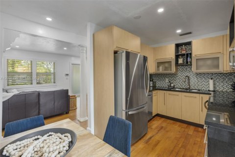 House in Miami, Florida 3 bedrooms, 93.83 sq.m. № 2065411 - photo 17