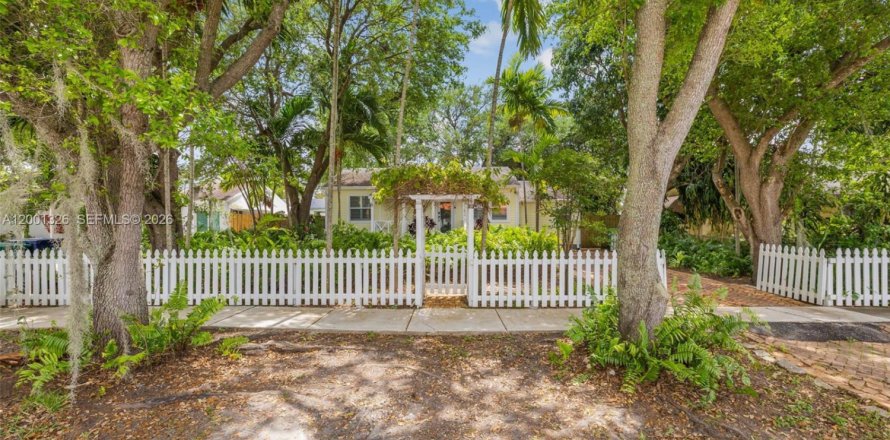 House in Miami, Florida 3 bedrooms, 93.83 sq.m. № 2065411