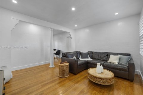 House in Miami, Florida 3 bedrooms, 93.83 sq.m. № 2065411 - photo 9