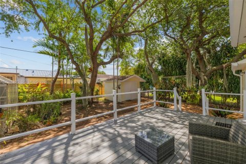 House in Miami, Florida 3 bedrooms, 93.83 sq.m. № 2065411 - photo 28