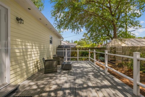 House in Miami, Florida 3 bedrooms, 93.83 sq.m. № 2065411 - photo 27