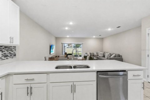 Adosado en venta en Kissimmee, Florida, 3 dormitorios, 163.69 m2 № 2123555 - foto 11