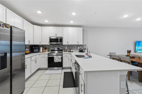 Adosado en venta en Kissimmee, Florida, 3 dormitorios, 163.69 m2 № 2123555 - foto 13