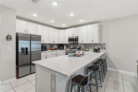 Adosado en venta en Kissimmee, Florida, 3 dormitorios, 163.69 m2 № 2123555 - foto 12