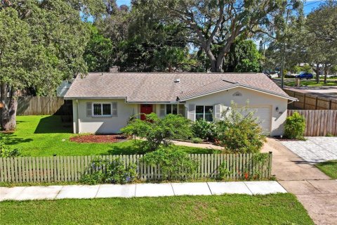 Casa en alquiler en Clearwater, Florida, 3 dormitorios, 130.81 m2 № 1903438 - foto 1
