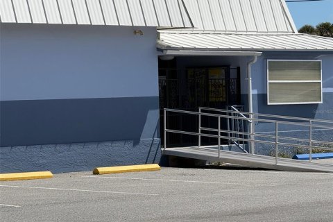 Commercial property in Titusville, Florida 260.13 sq.m. № 2212649 - photo 10