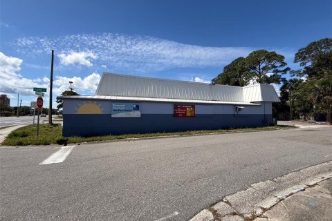 Commercial property in Titusville, Florida 260.13 sq.m. № 2212649 - photo 6