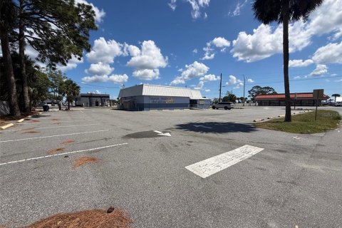Commercial property in Titusville, Florida 260.13 sq.m. № 2212649 - photo 3