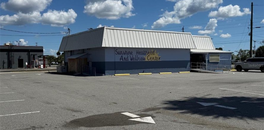 Commercial property in Titusville, Florida 260.13 sq.m. № 2212649