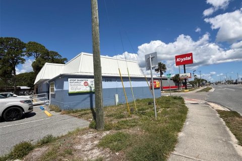 Commercial property in Titusville, Florida 260.13 sq.m. № 2212649 - photo 11