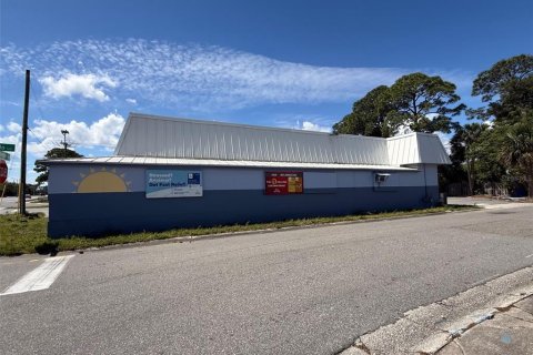 Commercial property in Titusville, Florida 260.13 sq.m. № 2212649 - photo 5