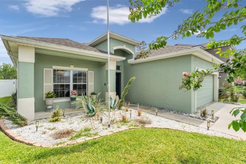 House in Lakeland, Florida 3 bedrooms, 150.13 sq.m. № 2157555 - photo 2