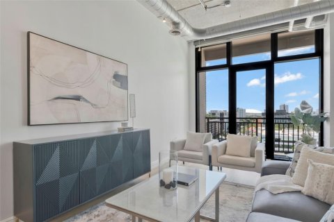 Condo in Saint Petersburg, Florida, 1 bedroom  № 2391346 - photo 11