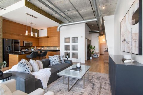Condo in Saint Petersburg, Florida, 1 bedroom  № 2391346 - photo 10