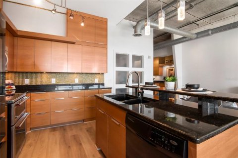 Condo in Saint Petersburg, Florida, 1 bedroom  № 2391346 - photo 15