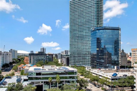 Condo in Saint Petersburg, Florida, 1 bedroom  № 2391346 - photo 2