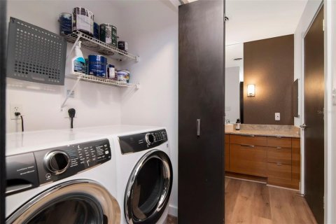 Condo in Saint Petersburg, Florida, 1 bedroom  № 2391346 - photo 28