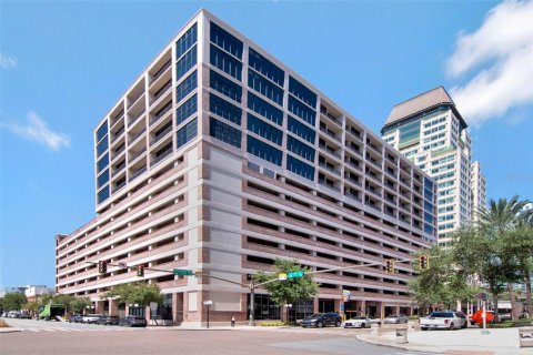 Condo in Saint Petersburg, Florida, 1 bedroom № 2391346