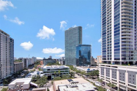 Condo in Saint Petersburg, Florida, 1 bedroom  № 2391346 - photo 30