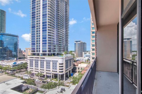 Condo in Saint Petersburg, Florida, 1 bedroom  № 2391346 - photo 18