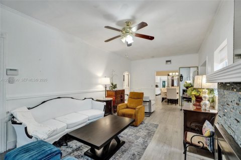 House in North Miami, Florida 3 bedrooms, 192.31 sq.m. № 2385465 - photo 26