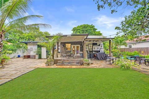 House in North Miami, Florida 3 bedrooms, 192.31 sq.m. № 2385465 - photo 23