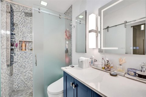 House in North Miami, Florida 3 bedrooms, 192.31 sq.m. № 2385465 - photo 5
