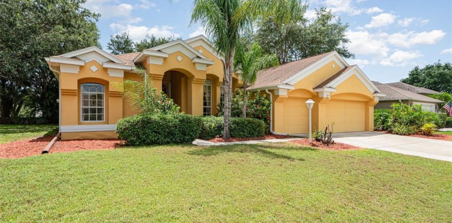 House in Merrit Island, Florida 4 bedrooms, 243.96 sq.m. № 1775069