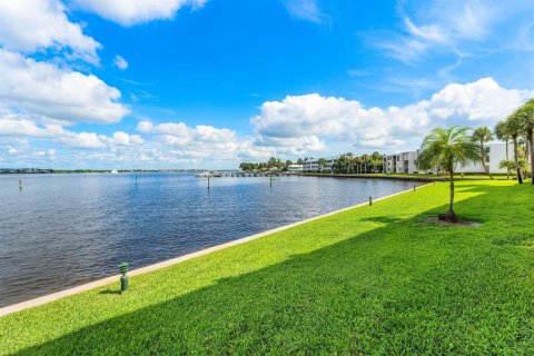 Copropriété à vendre à Stuart, Floride: 2 chambres, 93.27 m2 № 2393239 - photo 30