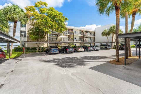 Condo à Stuart, Floride, 2 chambres  № 2393239