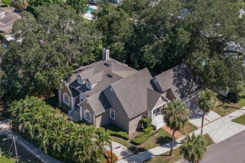 House in Tampa, Florida 4 bedrooms, 251.11 sq.m. № 2396281 - photo 27