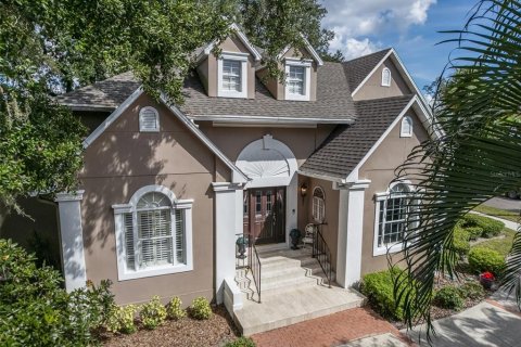 House in Tampa, Florida 4 bedrooms, 251.11 sq.m. № 2396281
