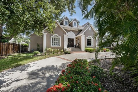 House in Tampa, Florida 4 bedrooms, 251.11 sq.m. № 2396281 - photo 30