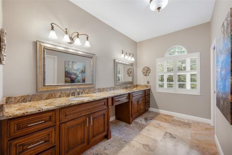 House in Tampa, Florida 4 bedrooms, 251.11 sq.m. № 2396281 - photo 13