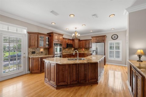 House in Tampa, Florida 4 bedrooms, 251.11 sq.m. № 2396281 - photo 3