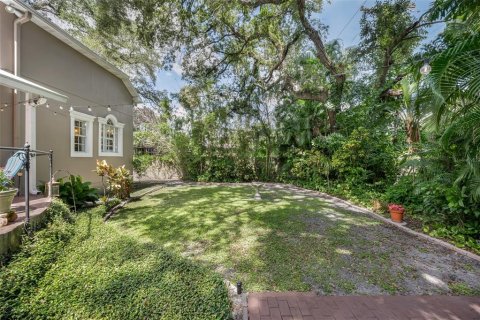 House in Tampa, Florida 4 bedrooms, 251.11 sq.m. № 2396281 - photo 25