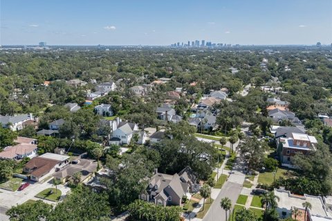 House in Tampa, Florida 4 bedrooms, 251.11 sq.m. № 2396281 - photo 28