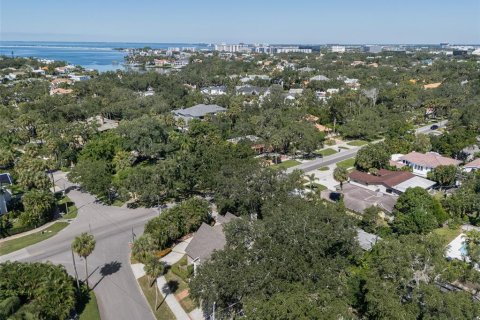 House in Tampa, Florida 4 bedrooms, 251.11 sq.m. № 2396281 - photo 29