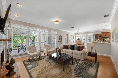 House in Tampa, Florida 4 bedrooms, 251.11 sq.m. № 2396281 - photo 8