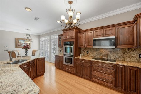 House in Tampa, Florida 4 bedrooms, 251.11 sq.m. № 2396281 - photo 4