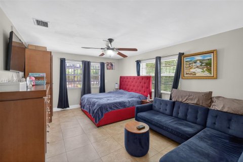 Casa en venta en North Miami, Florida, 4 dormitorios, 122.26 m2 № 1999990 - foto 14